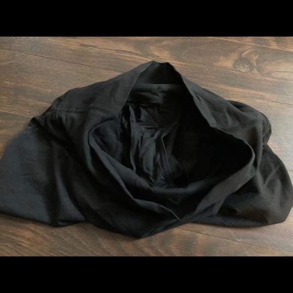 🤠BOGO 50%🤠 Lululemon shorts - Picture 4 of 4